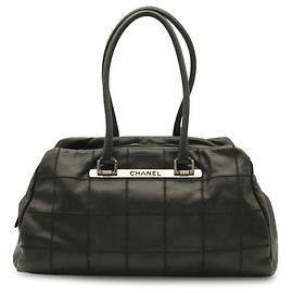 Bolsa Boston Chanel em couro de bezerro granulado preto Preto