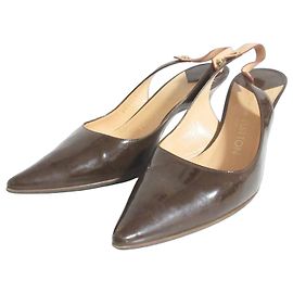 Sapatos Slingback Louis Vuitton Monogram em couro envernizado Marrom