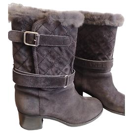 Chanel Mid-Calf Suede and Fur Boots Anthracite Grey Size 40 Dark grey