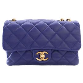 Borsa a tracolla Chanel Small Quilted Lambskin Pillow Crush Flap Blu Blu