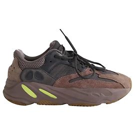 Ténis Yeezy castanhos em couro Marrom
