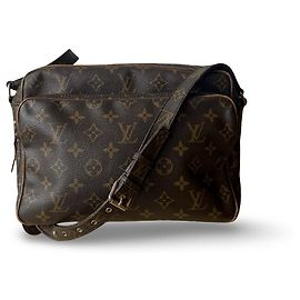 Louis Vuitton Nile
Eine wunderschöne vintage Nile von Louis Vuitton. Andere
