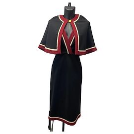 Robe midi Gucci Black Marmont avec cape et bordures contrastées – Taille M
Description : Autre