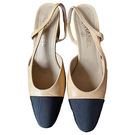 Chanel Bicolour Slingback Pumps in Beige Leather and Black Fabric Black Beige