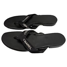 Chanel Leder Flip-Flops Schwarz Schwarz