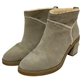 Botas Curtas de Pele de Carneiro UGG W KASEN II Marrom