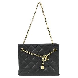 Bolsa de Ombro Chanel em Pele de Cordeiro Preto