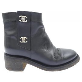 Botas de pele Chanel Turn Lock Preto