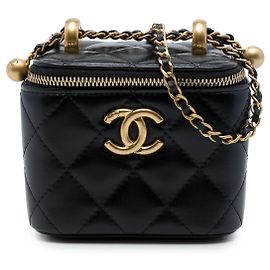 Chanel Pearl Crush Mini Vanity Case aus schwarzem gestepptem Lammleder mit Kette Schwarz