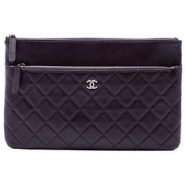 Clutch Chanel Purple CC em pele de cordeiro acolchoada com fecho duplo Outro Roxo