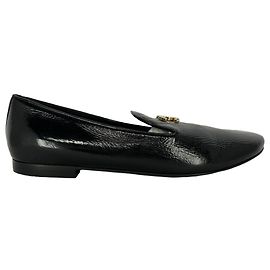 Mocassins arrondis Chanel CC en cuir verni noir Noir
