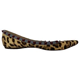 Sapatilhas Valentino Garavani Rockstud com estampado de leopardo em pelo de pônei bege Bege