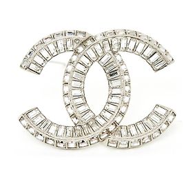 Chanel Spilla CC Maxi Cristalli Baguette Argento Argento