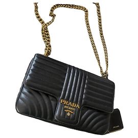 Prada Borsa a Tracolla in Pelle Matelassé Nera Nero