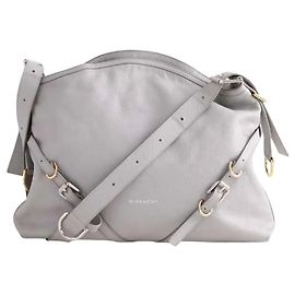 Givenchy Schultertasche aus Leder grau Grau