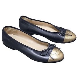 Chanel Sapatilhas para Mulher em Pele Preta com Ponta Dourada Preto Dourado