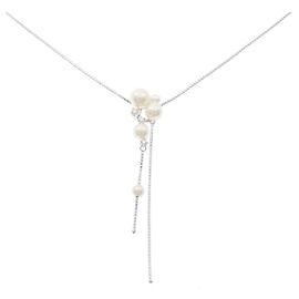Collana Tasaki in oro bianco Au750 con perle Akoya e diamanti Argento Metallico