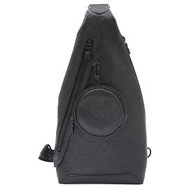 Bolsa Duo Sling Monogram Shadow Louis Vuitton Preto