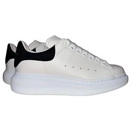 Sneakers Alexander McQueen Oversized in pelle bianca e nera Nero Bianco