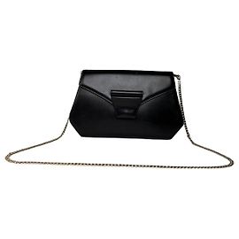 Bolsa Tiracolo com Aba Vintage Givenchy em Couro Liso Preto Dourado Preto