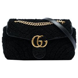 Bolsa de Ombro Gucci Medium GG Marmont Matelassée em Shearling Preta Preto