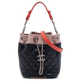 Bolsa Bucket Chanel Black CC Multicolor Quilted Lambskin Cuba Drawstring Preto