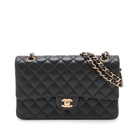 Chanel Bolsa de Ombro Classic Double Flap Medium em Couro Matelassè Preta Preto