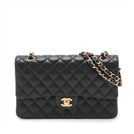 Chanel Borsa a tracolla Classic Double Flap Medium in pelle matelassè Nera Nero