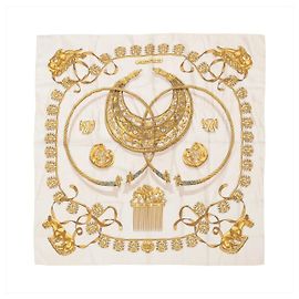 Hermès Carré 90 "LES CAVALIERS D'OR" Pañuelo de seda Blanco Blanco