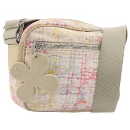 CHANEL Bolsa de ombro em lona bege e prata CC Outro