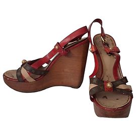 Louis Vuitton Sandali con zeppa in pelle rossa e canvas Monogram Marrone Rosso