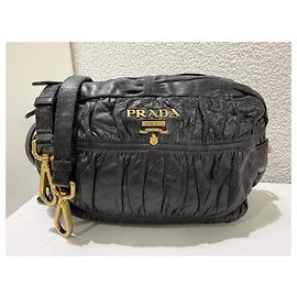 Prada Bolsa de Ombro Nappa Gaufre Mini Couro Preta Preto Gold hardware