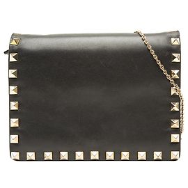Carteira Rockstud Valentino em couro preto com corrente Preto