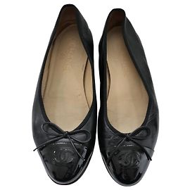 Chanel CC Toe Cap Ballet Flats in Black Leather Black