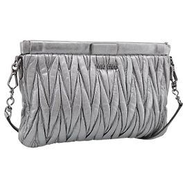 Miu Miu Bolsa de Ombro Matelassé Couro Silver Outro