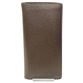 Louis Vuitton Portefeuille Brazza Taiga Leather Bi Fold Wallet Brown