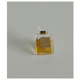 Broche Chanel N°5 Frasco de Perfume Dourado Amarelo Gold hardware