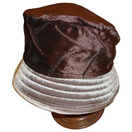 Autre Marque Cappello in velluto e raso marrone e grigio argento Marrone Grigio