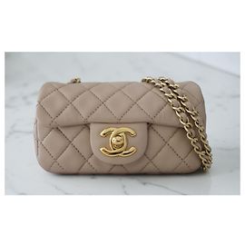 Chanel Classique Micro Bolsa em Pele Matelassê Bege Bege