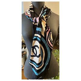 Chanel Pañuelo de Seda Estampado CC