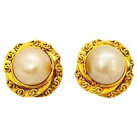 Brincos de clipe Chanel banhados a ouro Dourado