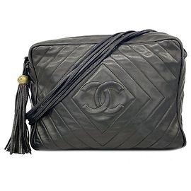 Borsa a tracolla Chanel in pelle d'agnello nera Nero