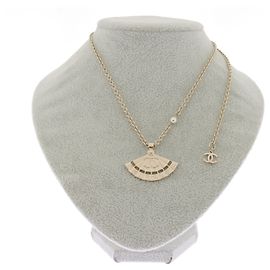 Chanel Colar com pendente de leque Dourado
