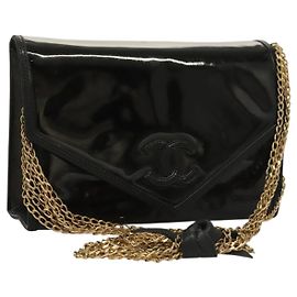 CHANEL Bolsa de Ombro com Corrente Esmalte Preto e Ouro CC Outro