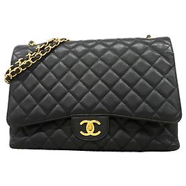 Bolsa de Ombro Chanel em Pele de Bezerro Grão Preto Preto
