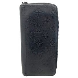 Carteira Zippy Louis Vuitton Monogram Shadow Preto