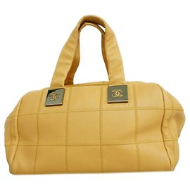 Bolsa Chanel Chocolate Bar Bege em couro de bezerro Bege