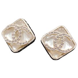 Orecchini CHANEL CC in resina e strass A22S D'oro