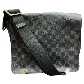 Louis Vuitton District PM NM Damier Graphite Schultertasche Schwarz