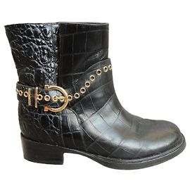 Salvatore Ferragamo Nolas Crocodile Leather Ankle Boots Black